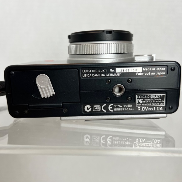 Leica DIGILUX 1 4.0MP Digital SLR Camera Original Black/Silver With Accessories - Picture 5 of 9
